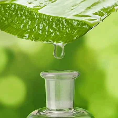 Selección de cosmética natural en la parafarmacia de Farmacia Vegas