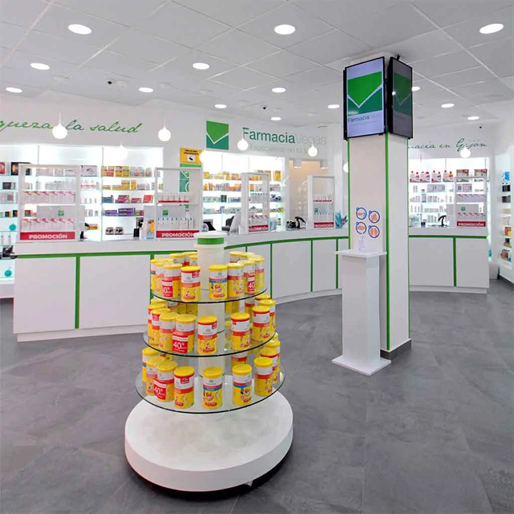 General view of the Farmacia Vegas interior with natural light