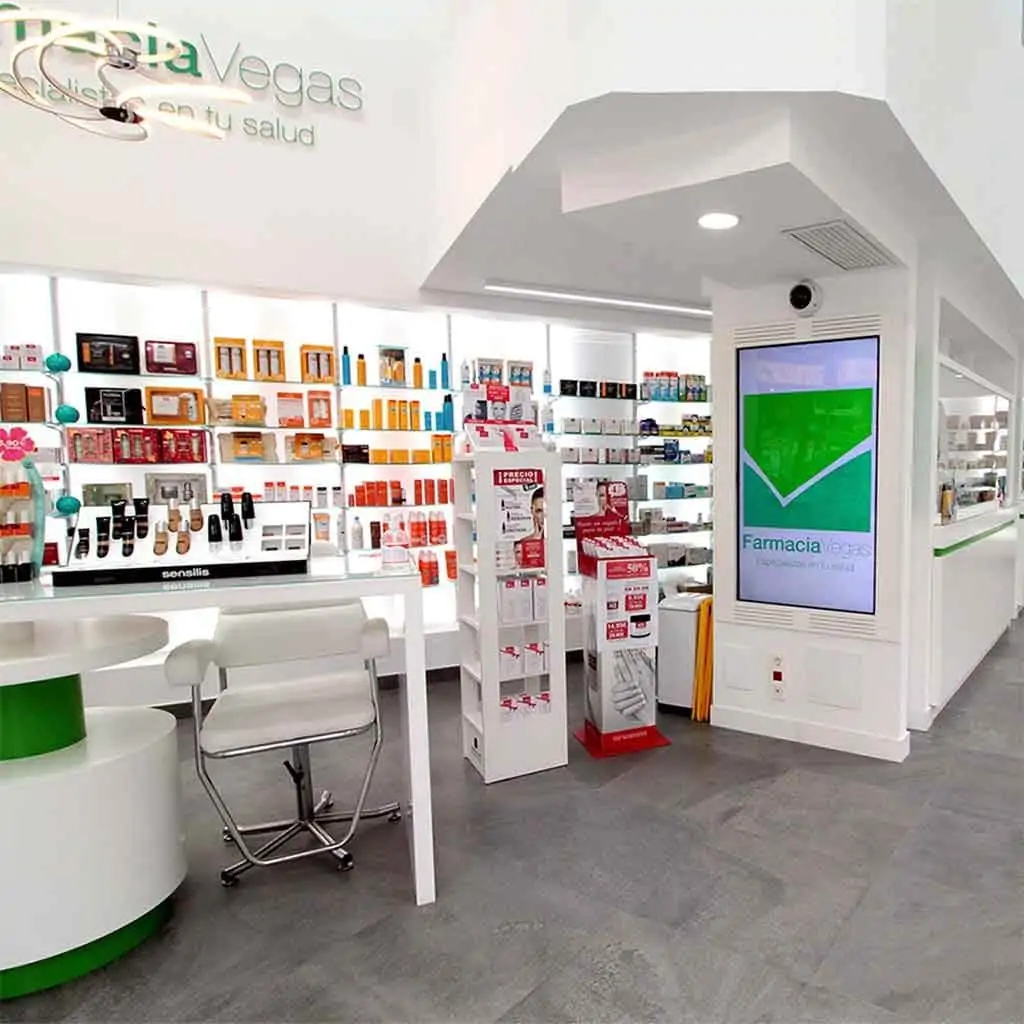 Parapharmacy and dermocosmetic area inside Farmacia Vegas