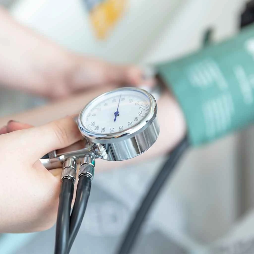 Control gratuito de tensión arterial en Farmacia Vegas